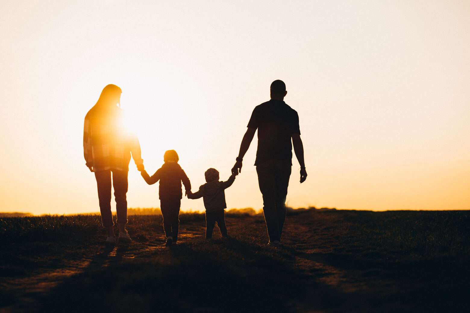 familia al atardecer